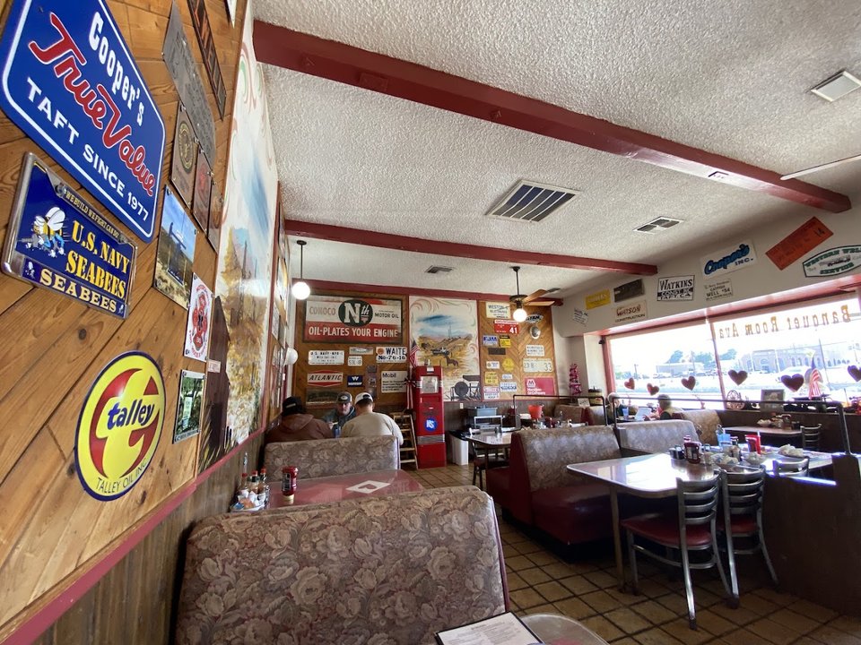 Casual family restaurant interior with a quiet, historic feel.