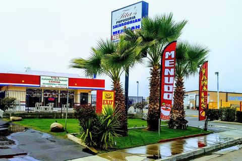 Tita's Pupusería Lonchera